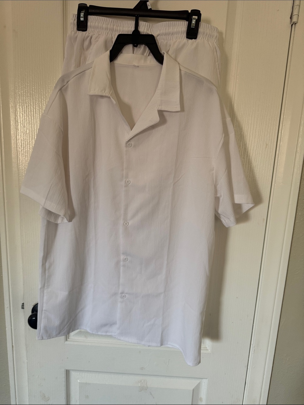 SHEIN White Men’s Short-Sleeve Button-Up Camp Collar Shirt